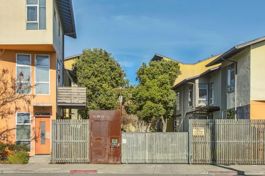 9 Ealing Lane Oakland CA 94608