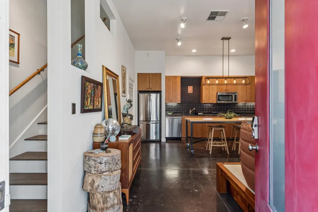 9 Ealing Lane Oakland CA 94608