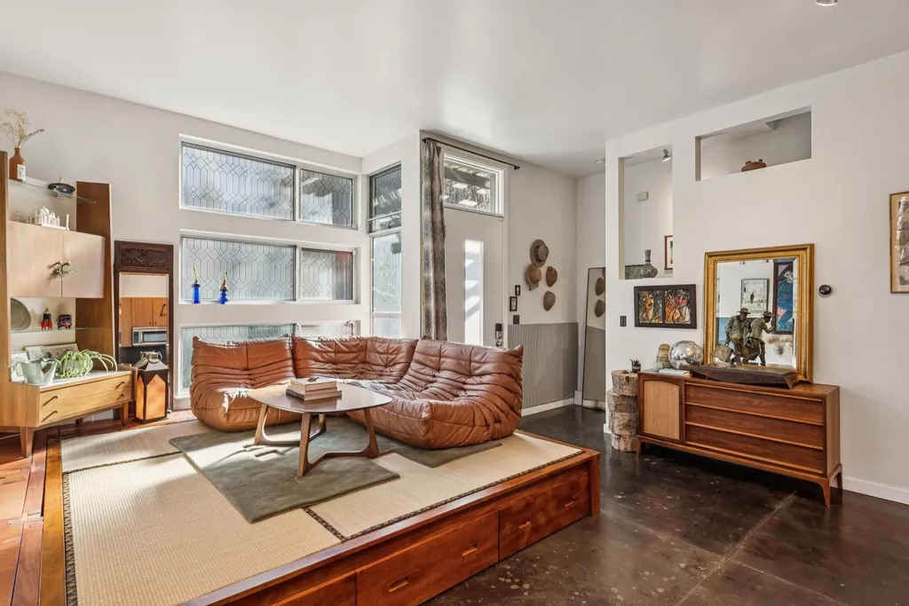 9 Ealing Lane Oakland CA 94608