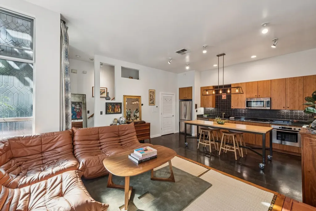 9 Ealing Lane Oakland CA 94608