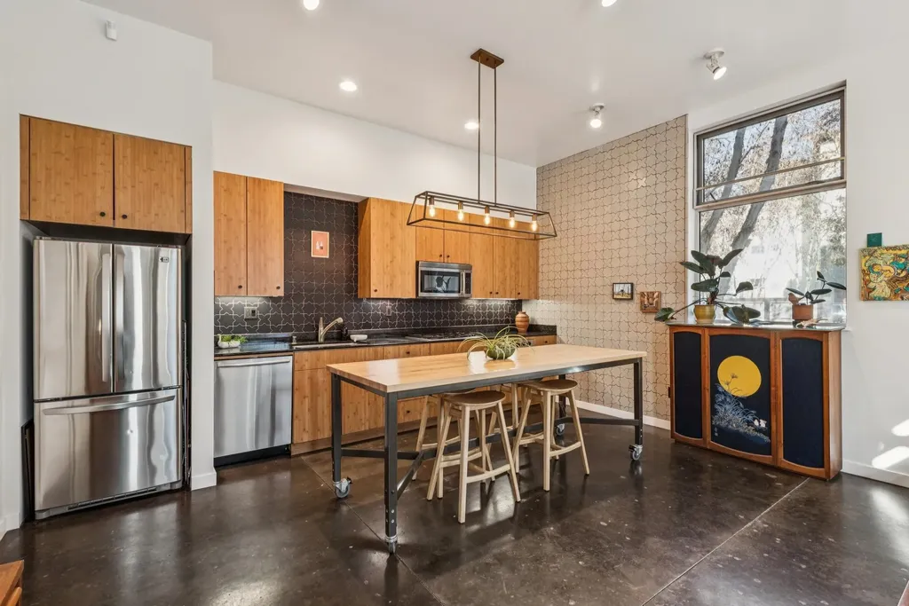 9 Ealing Lane Oakland CA 94608
