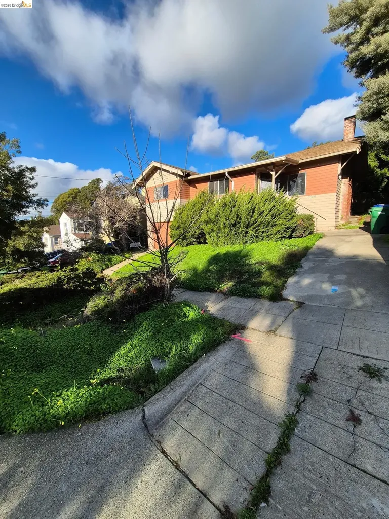 6054 Outlook Avenue Oakland CA 94605