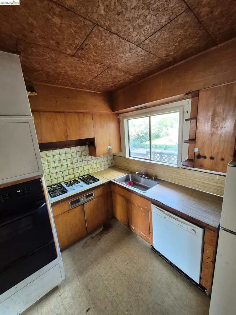 6054 Outlook Avenue Oakland CA 94605