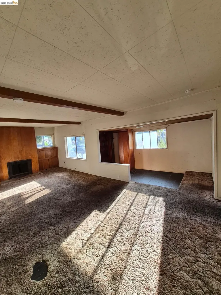 6054 Outlook Avenue Oakland CA 94605