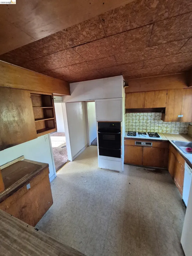 6054 Outlook Avenue Oakland CA 94605