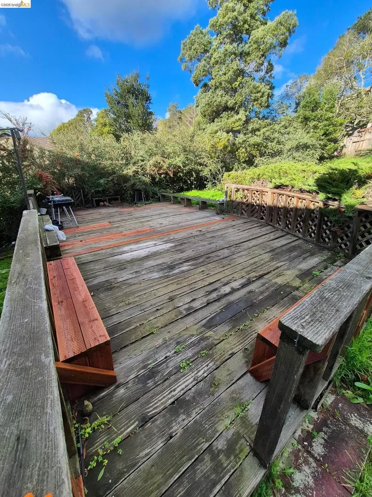 6054 Outlook Avenue Oakland CA 94605