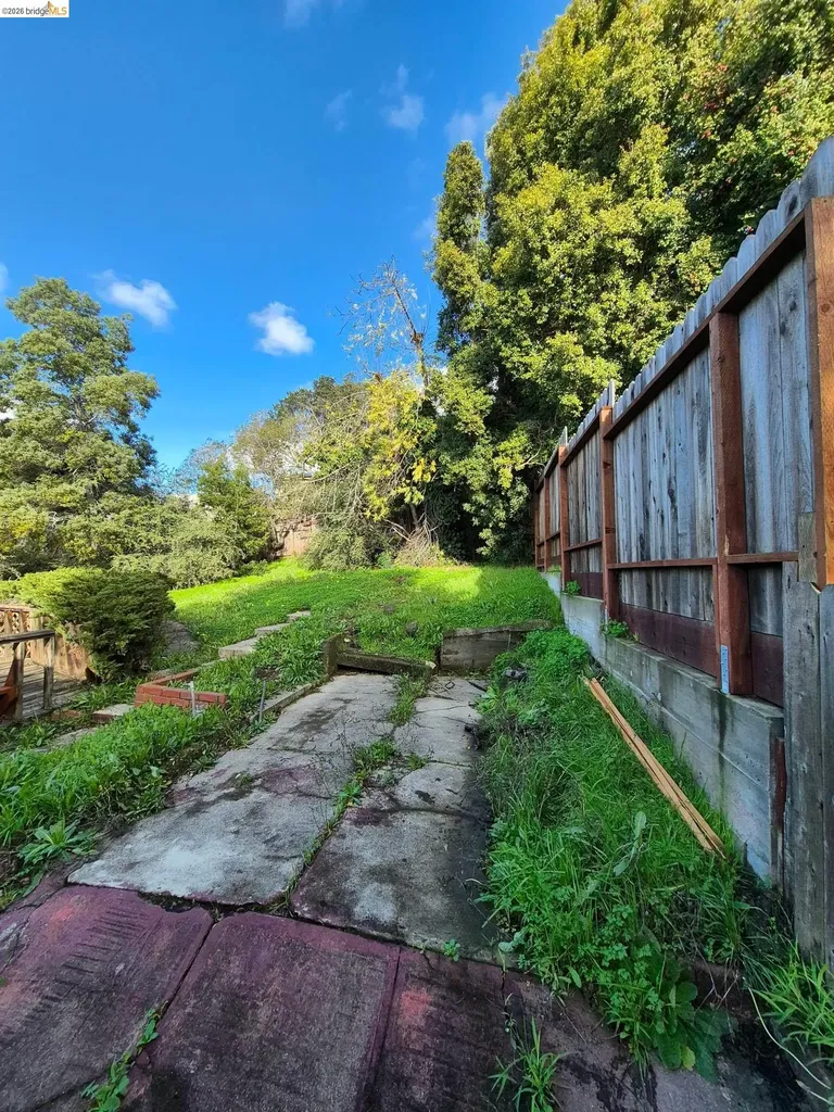 6054 Outlook Avenue Oakland CA 94605