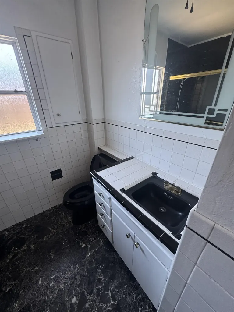 6440 Sunnymere Oakland CA 94605