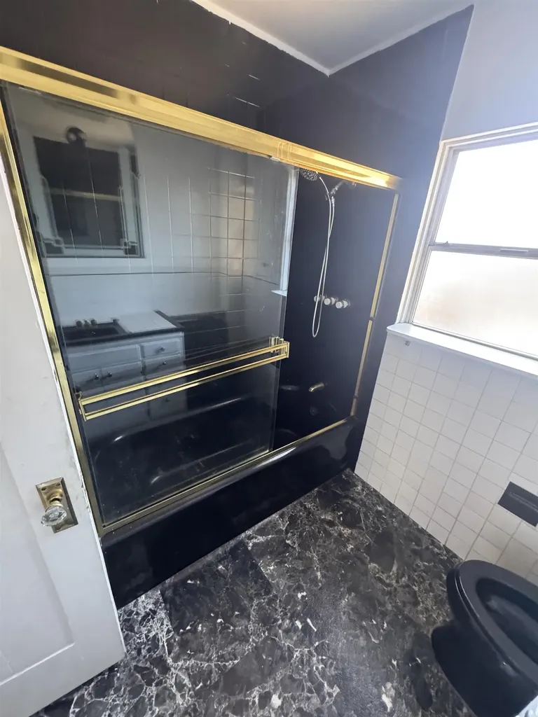 6440 Sunnymere Oakland CA 94605