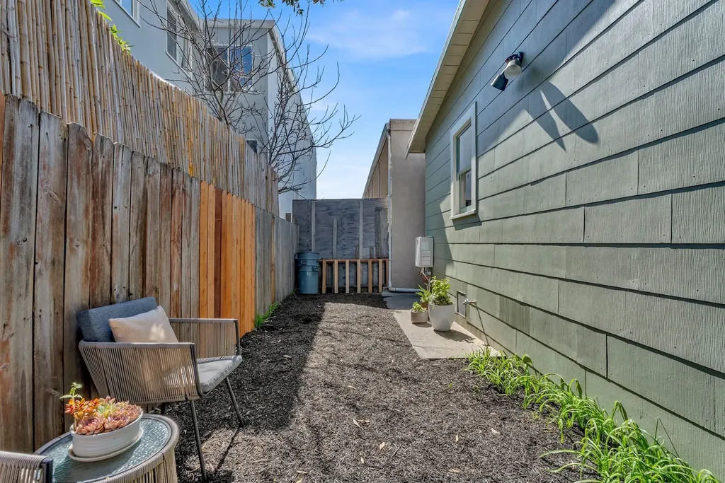 5914 Martin Luther King Jr Way Oakland CA 94609