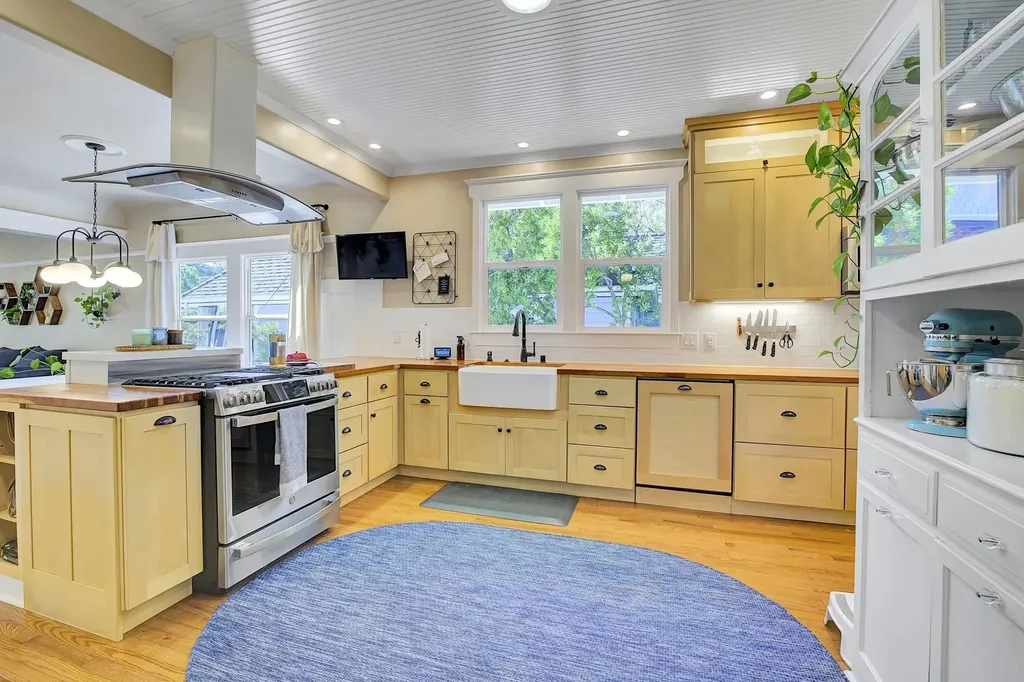 1215 Castro Street Martinez CA 94553