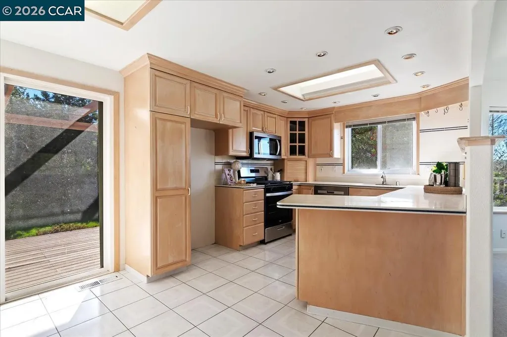 207 Midway Drive Martinez CA 94553