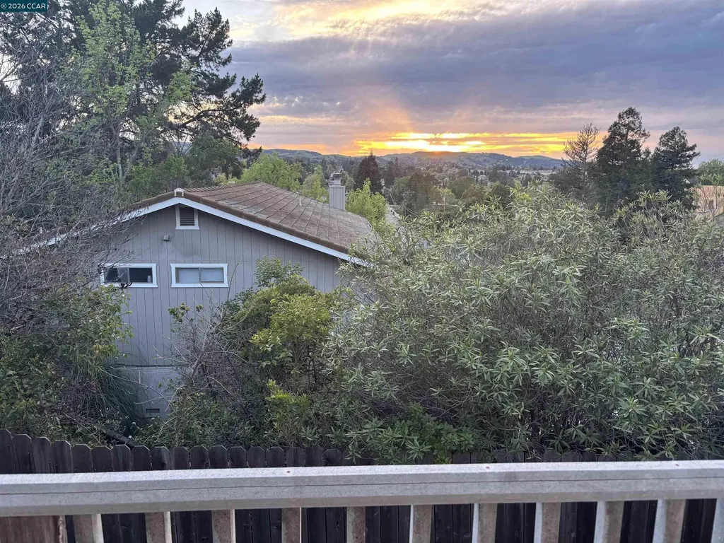 207 Midway Drive Martinez CA 94553