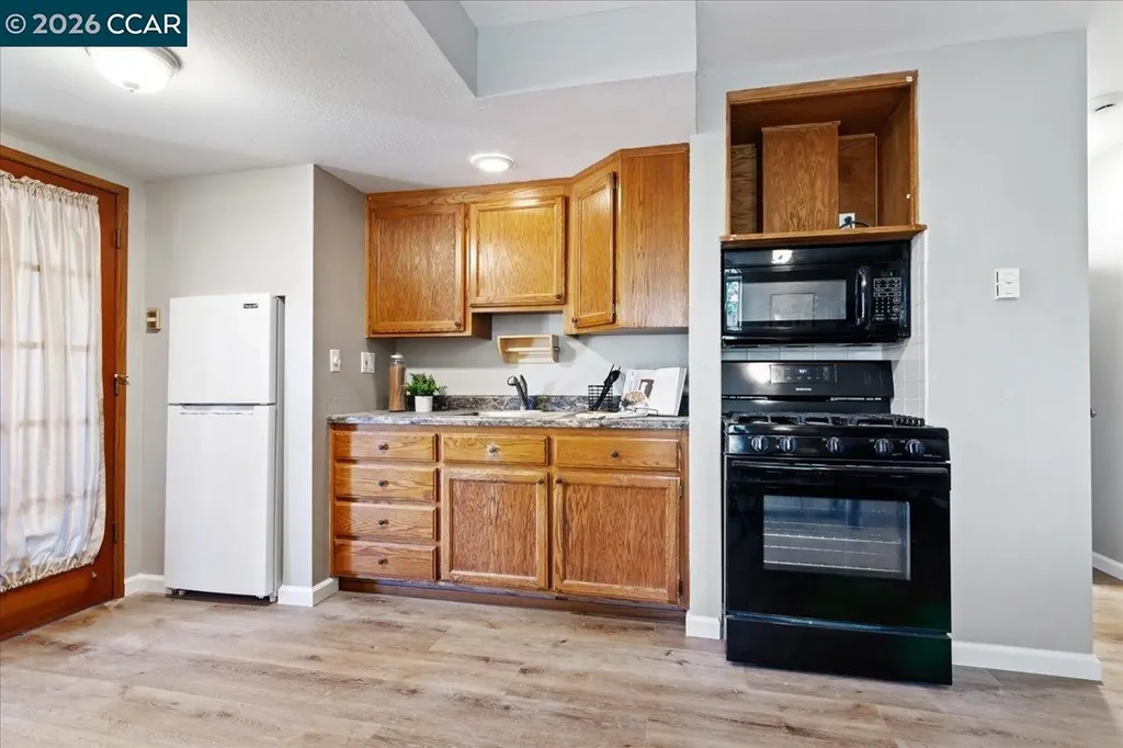 207 Midway Drive Martinez CA 94553