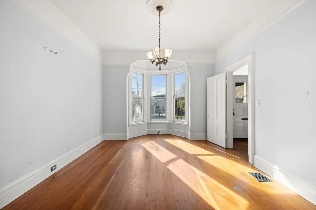 1746 8th Street Oakland CA 94607