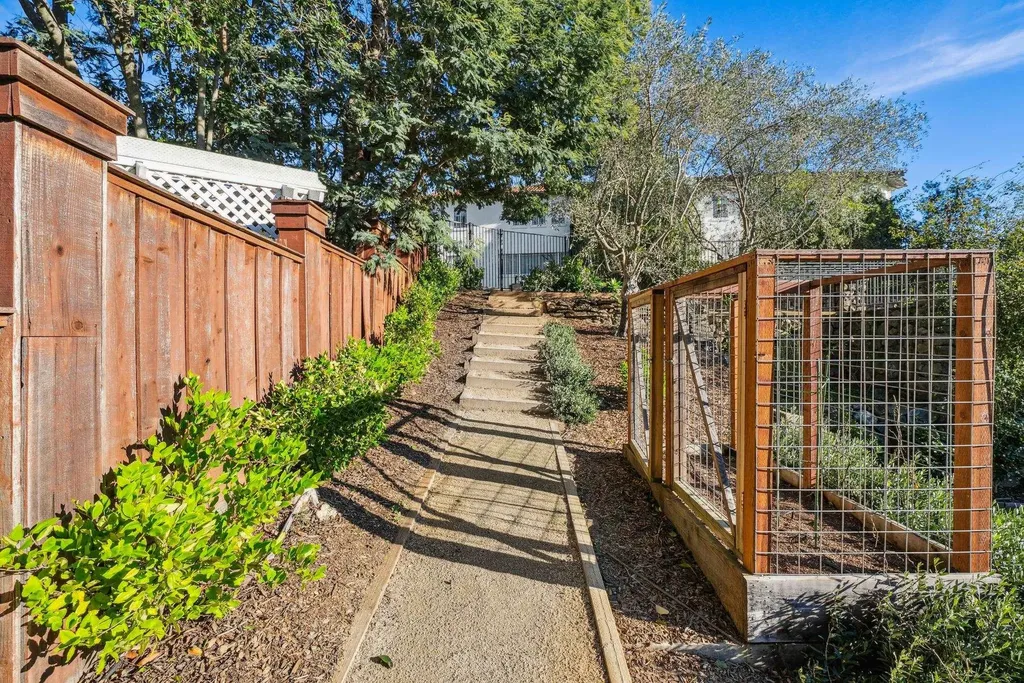44 La Salle Avenue Piedmont CA 94611
