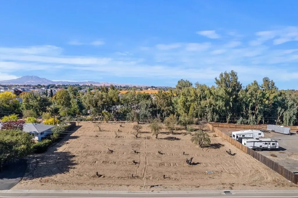 3901-B Rose Avenue Oakley CA 94561