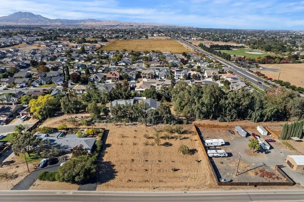 3901-B Rose Avenue Oakley CA 94561