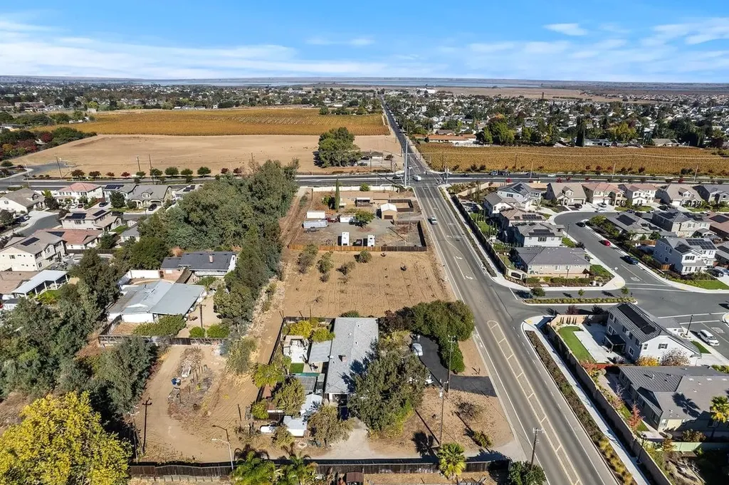 3901-B Rose Avenue Oakley CA 94561