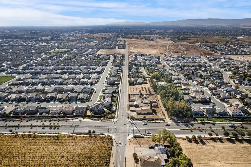 3901-B Rose Avenue Oakley CA 94561