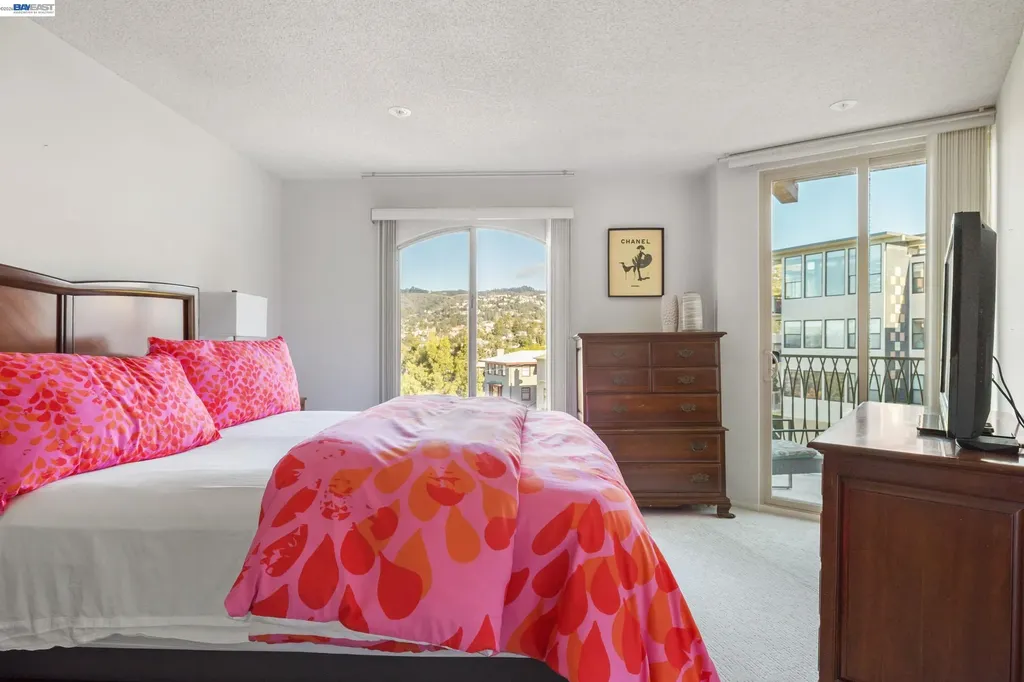 5405 Carlton Street Oakland CA 94618
