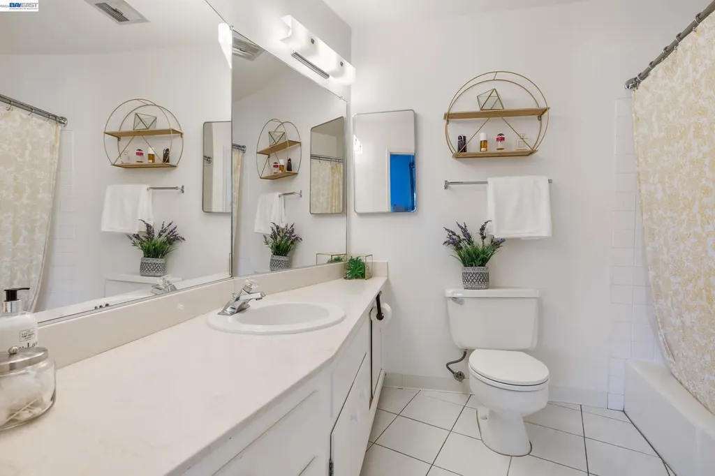 5405 Carlton Street Oakland CA 94618