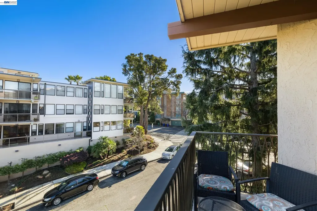 5405 Carlton Street Oakland CA 94618