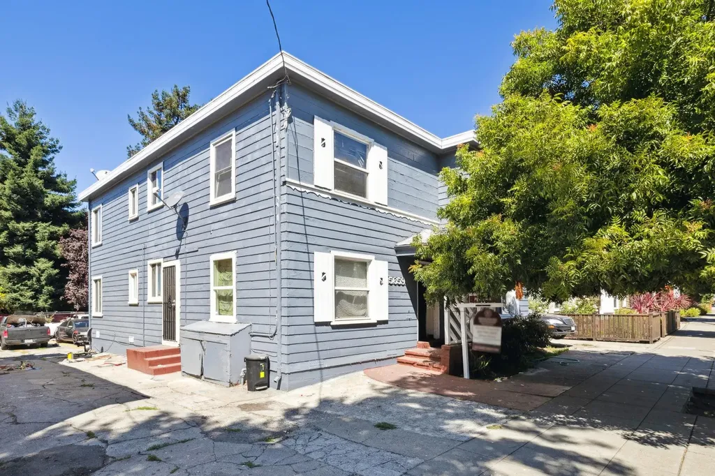 Oakland CA, 5659 Telegraph Avenue