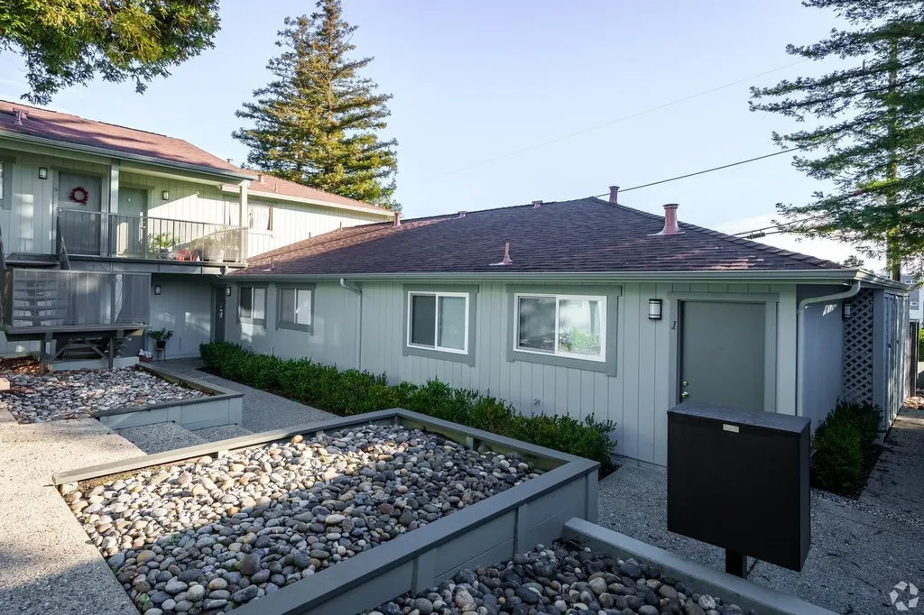 900 Alvarez Avenue Pinole CA 94564
