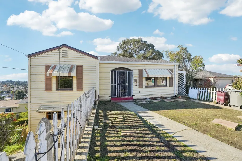 9963 Lawlor Street Oakland CA 94605