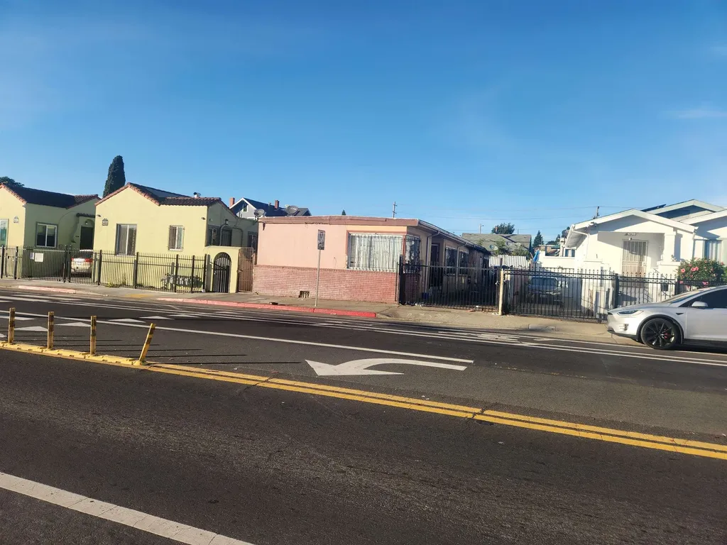 5116 Bancroft Avenue Oakland CA 94601