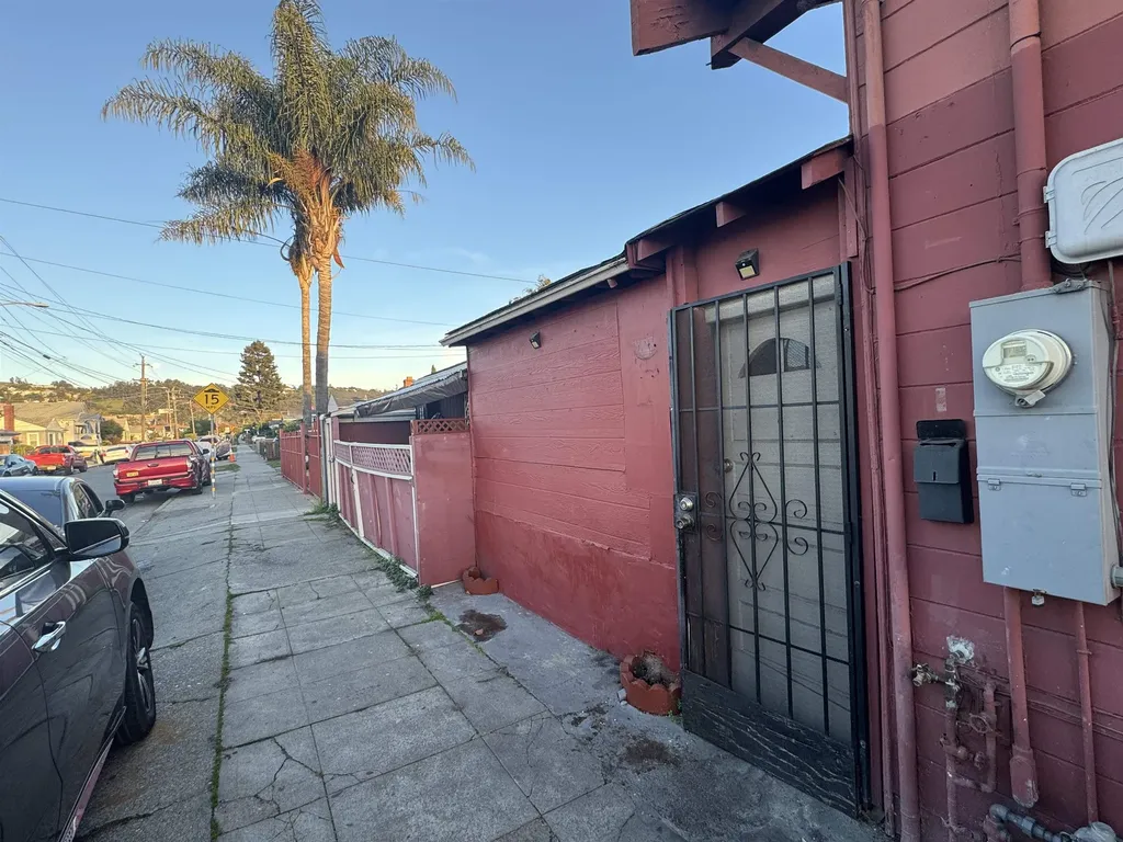 10800 Bancroft Oakland CA 94603