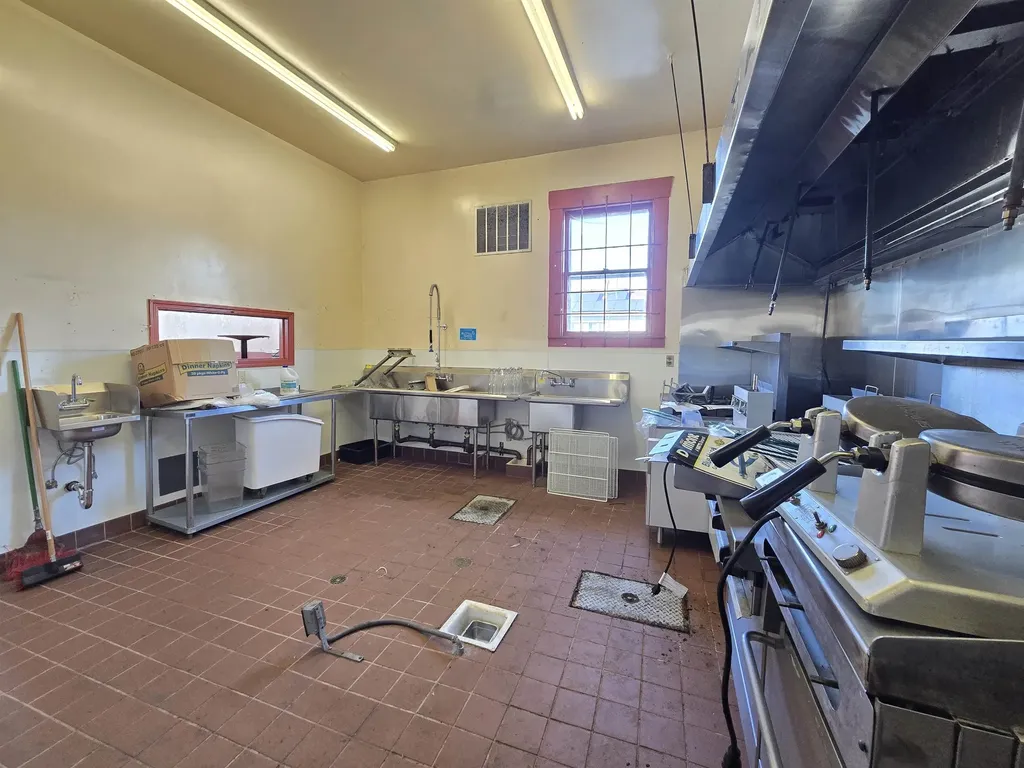 10800 Bancroft Oakland CA 94603