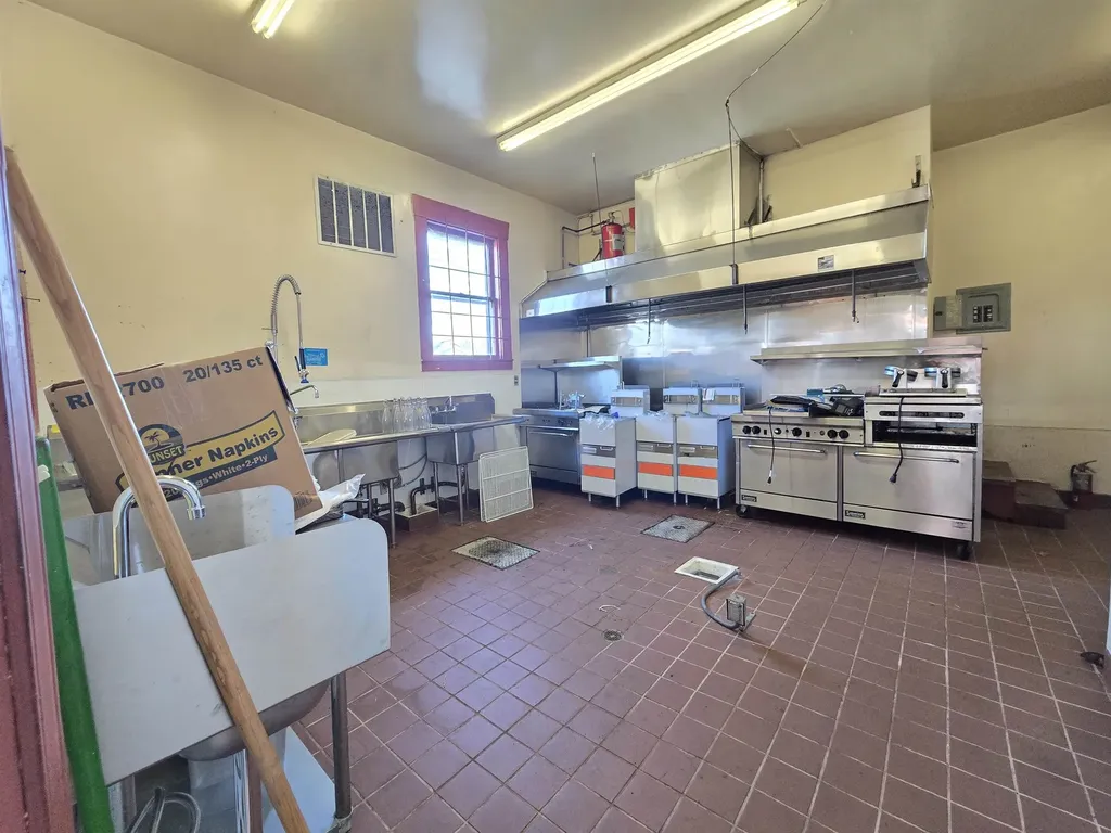10800 Bancroft Oakland CA 94603