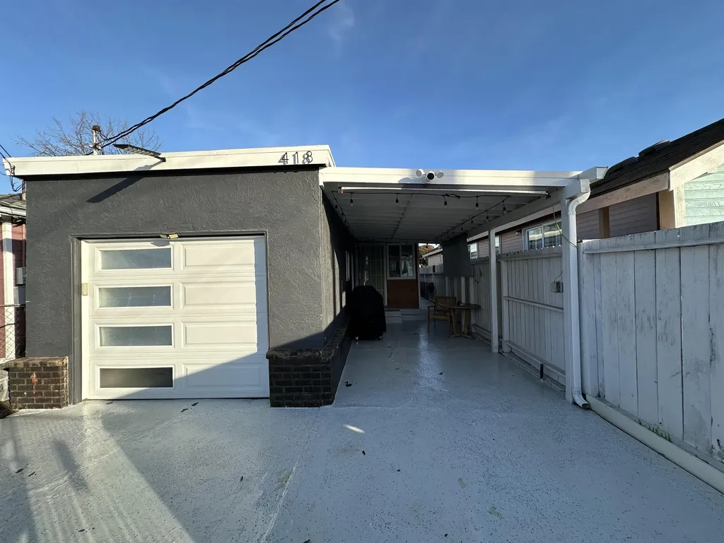 418 Douglas Avenue Oakland CA 94603