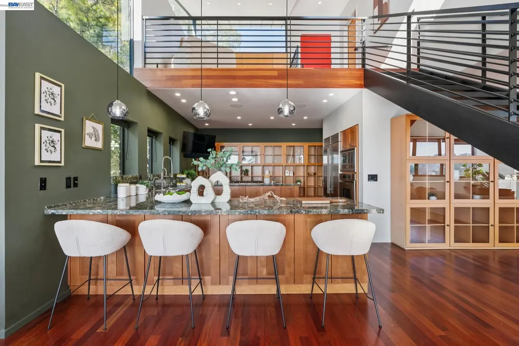 6353 Skyline Boulevard Oakland CA 94611