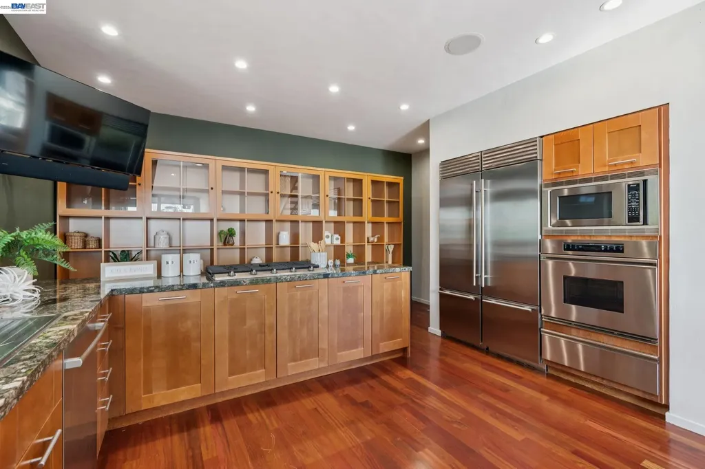 6353 Skyline Boulevard Oakland CA 94611