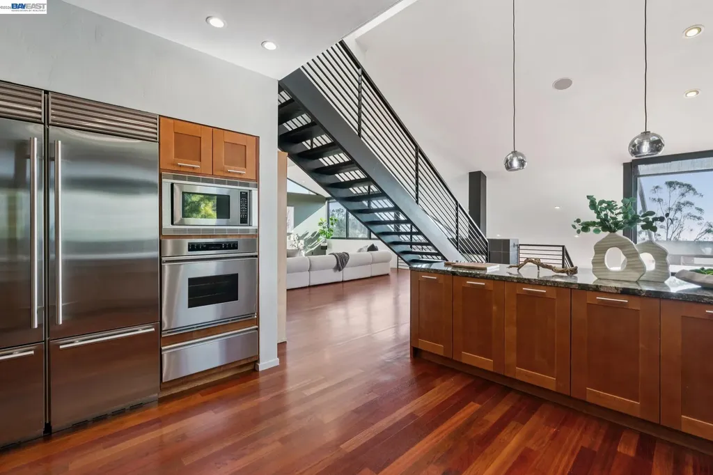 6353 Skyline Boulevard Oakland CA 94611