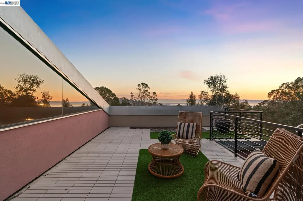 6353 Skyline Boulevard Oakland CA 94611