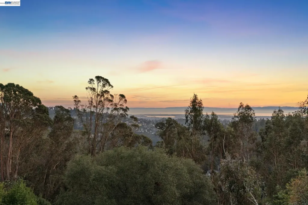 6353 Skyline Boulevard Oakland CA 94611