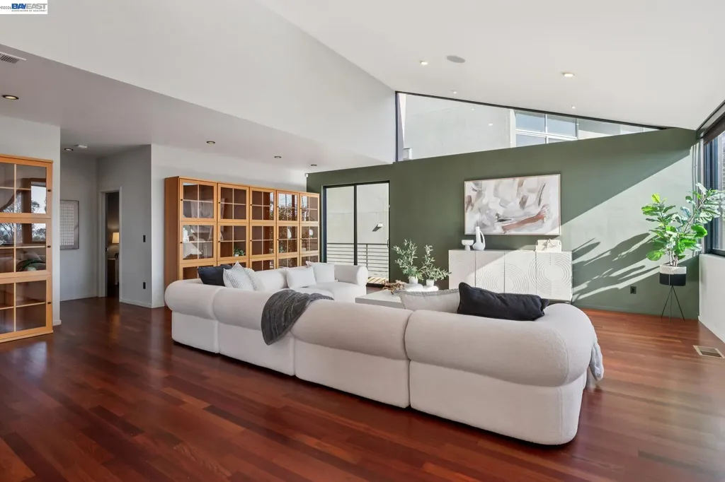 6353 Skyline Boulevard Oakland CA 94611