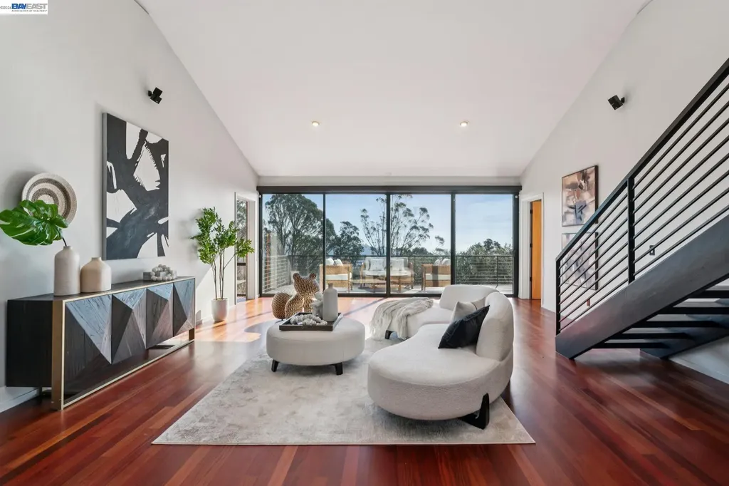 6353 Skyline Boulevard Oakland CA 94611