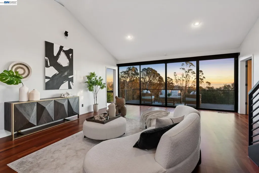 6353 Skyline Boulevard Oakland CA 94611