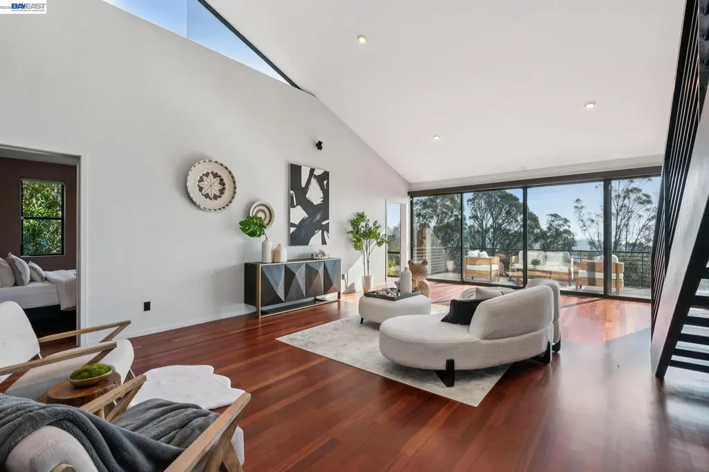 6353 Skyline Boulevard Oakland CA 94611