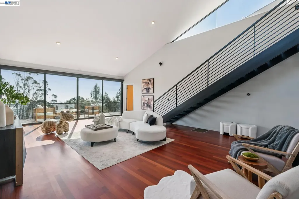 6353 Skyline Boulevard Oakland CA 94611