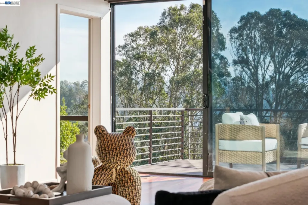 6353 Skyline Boulevard Oakland CA 94611