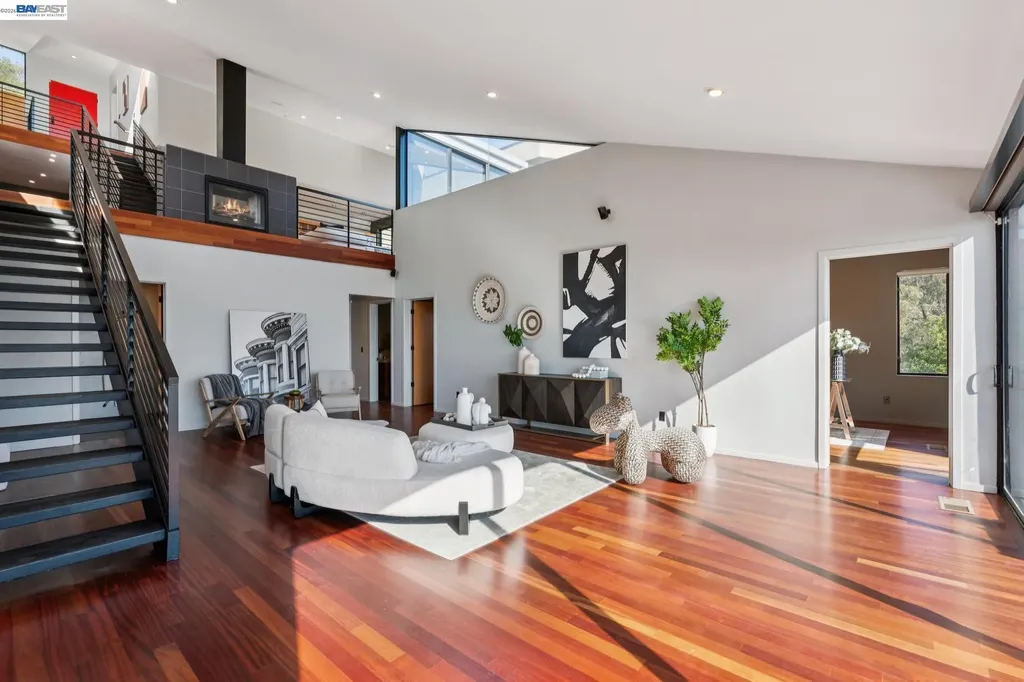 6353 Skyline Boulevard Oakland CA 94611