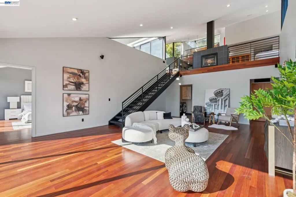 6353 Skyline Boulevard Oakland CA 94611