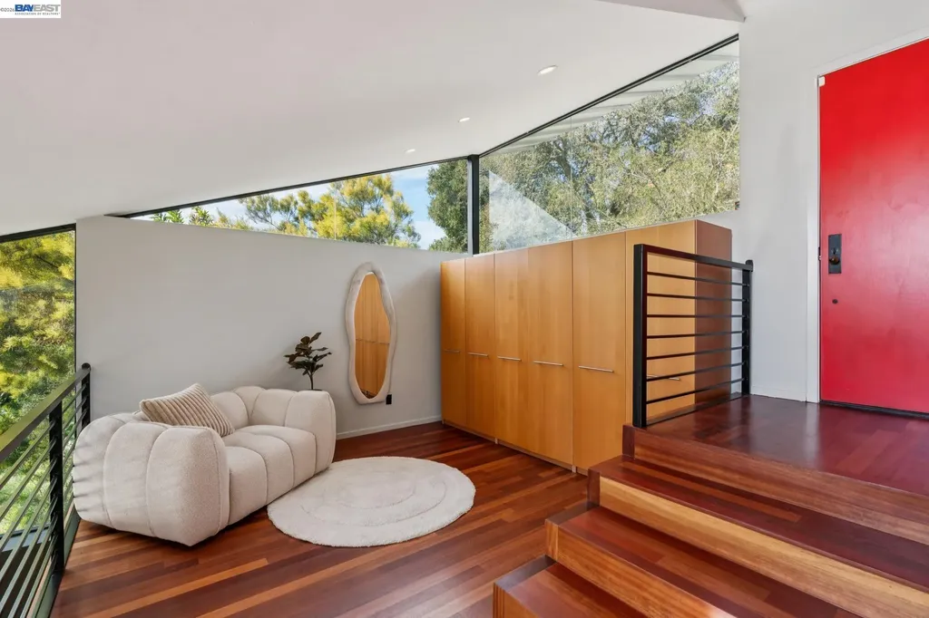 6353 Skyline Boulevard Oakland CA 94611