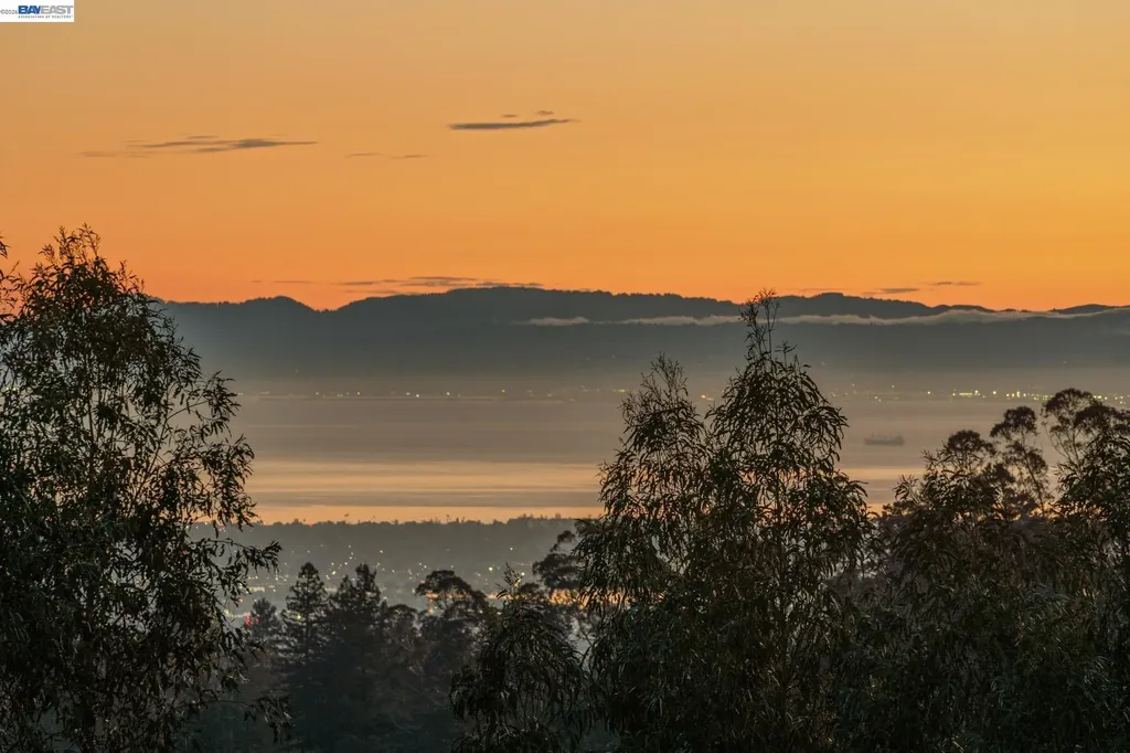 6353 Skyline Boulevard Oakland CA 94611